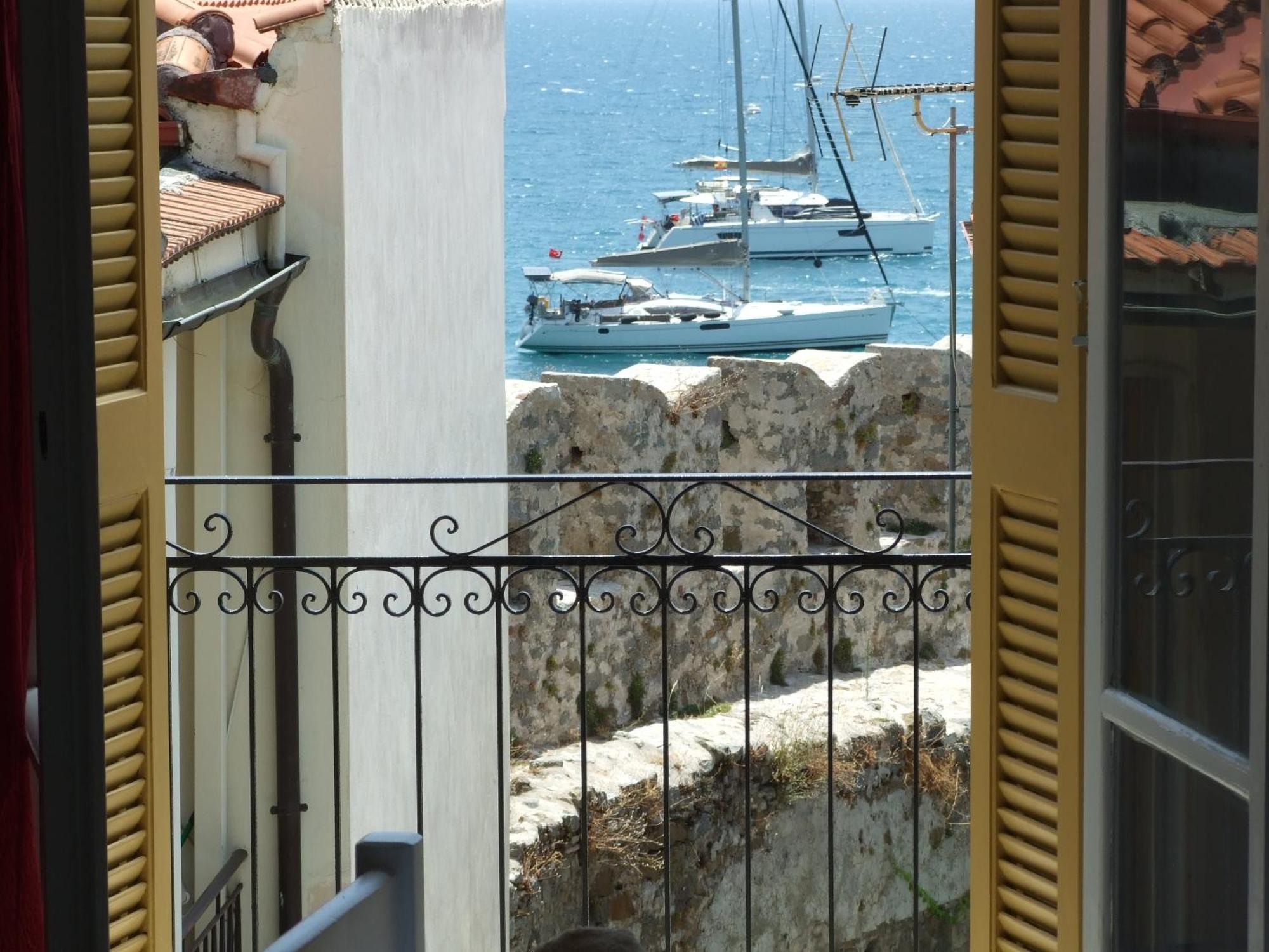 Nafpaktos Apartment And Studios In Port Buitenkant foto