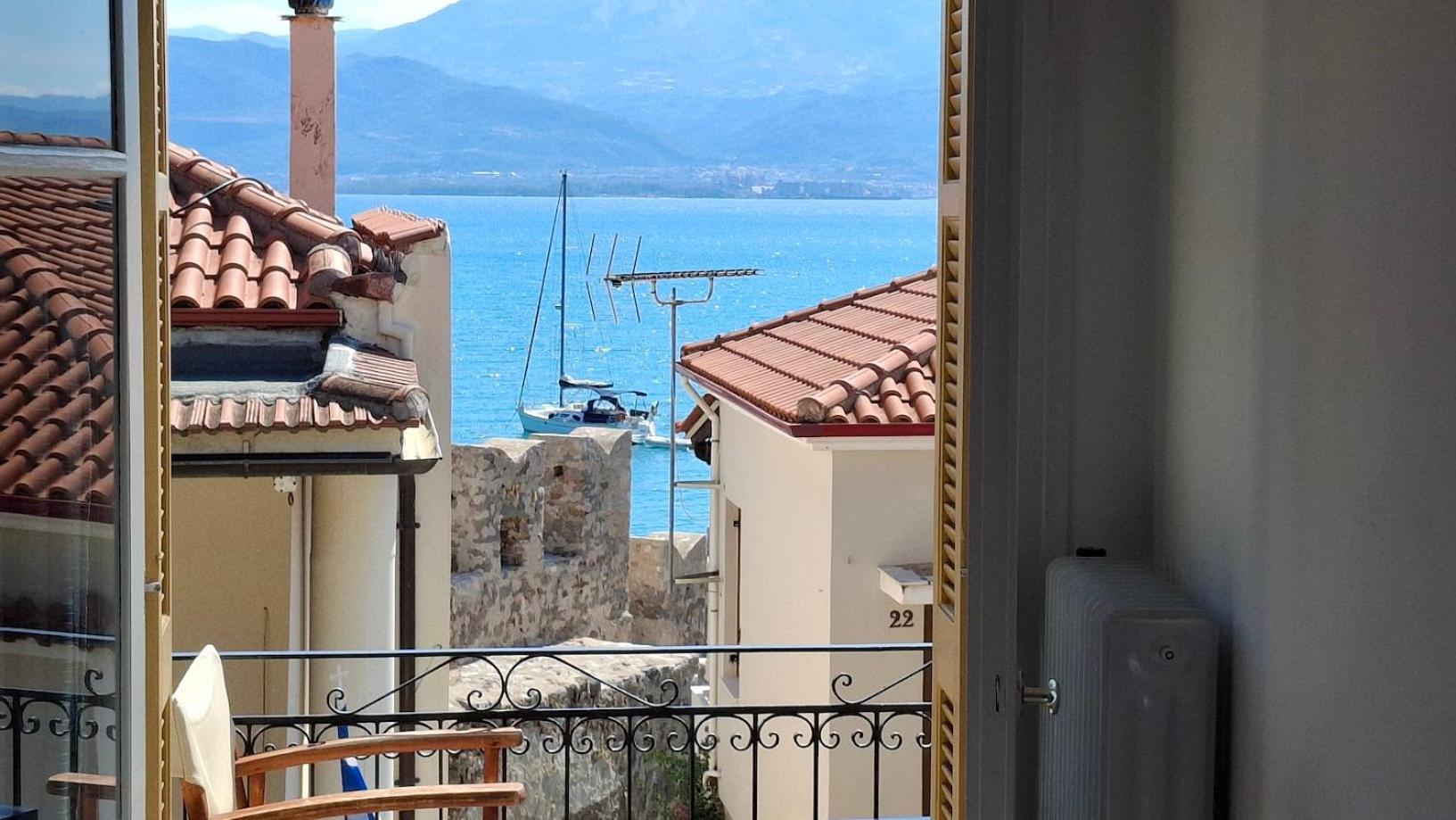 Nafpaktos Apartment And Studios In Port Buitenkant foto